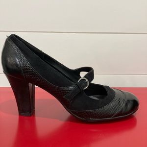 Black strapped pumps